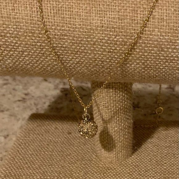 Stunning 🤩 Gold Tone Beautiful round Style crystals necklace!! 🤩 - Picture 3 of 12